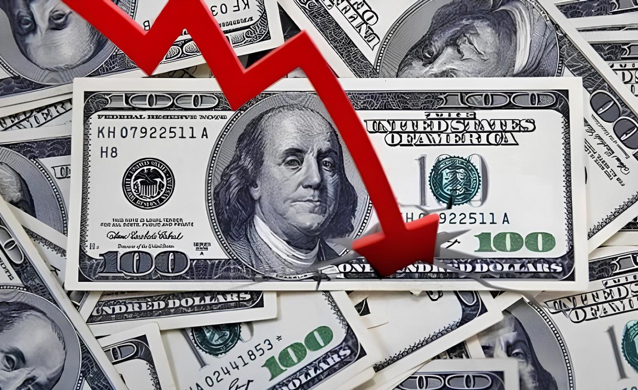 Dollar ucuzlaşdı | RƏSMİ MƏZƏNNƏ