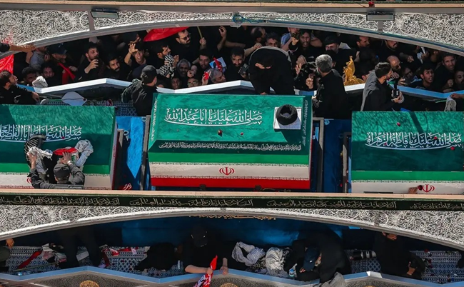 Ayətullah Xamenei Məşhəddə dəfn edilib