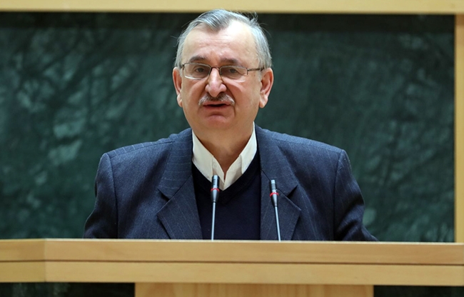 İqtisadçı deputat larinin dəyər itirməsinin səbəbini belə açıqladı