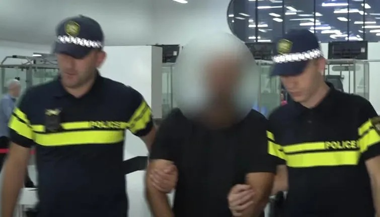 Polis İnterpol tərəfindən axtarışda olan Azərbaycan vətəndaşını saxlayıb