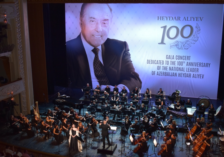 Tbilisi Dövlət Opera və Balet Teatrında Heydər Əliyevin yubileyinə həsr olunmuş qala-konsert təşkil edilib