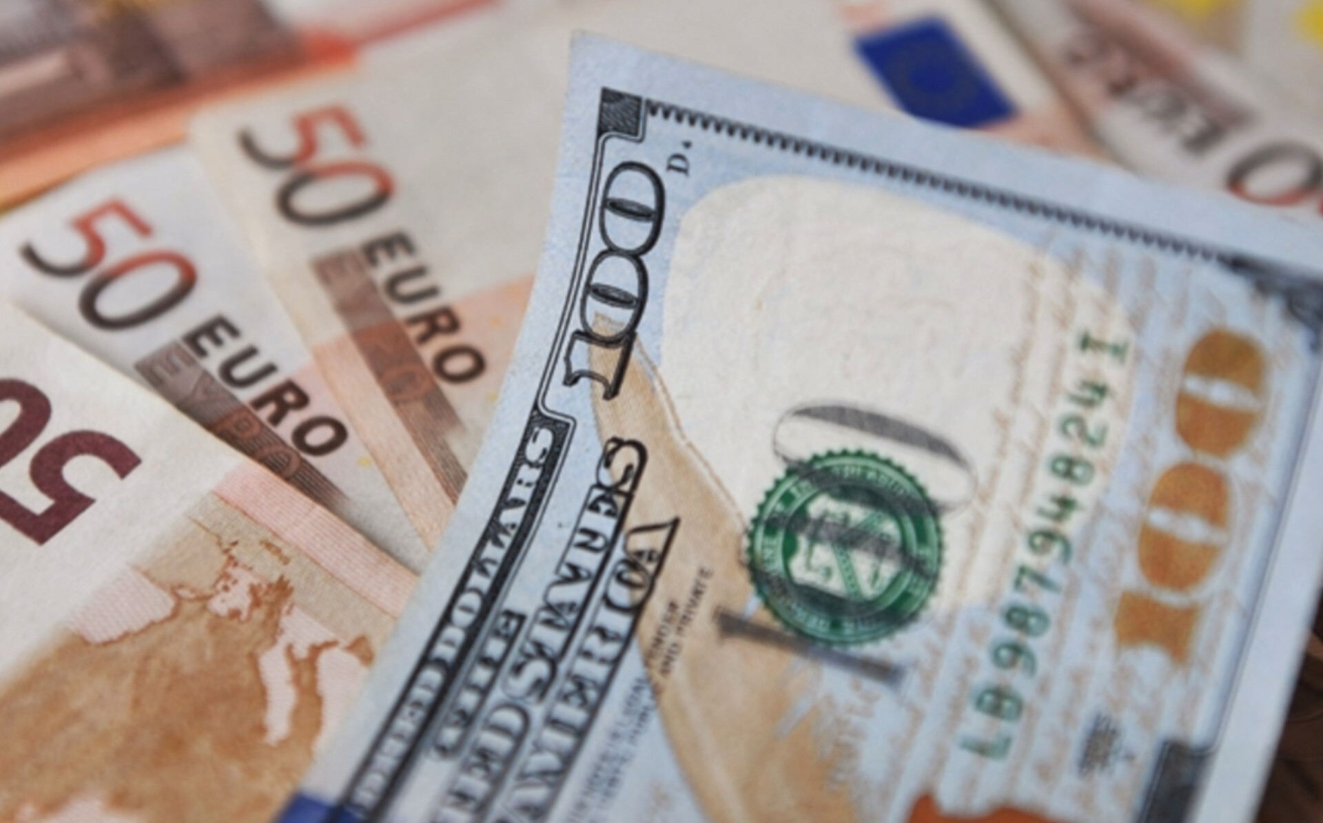 Dollar daha da ucuzlaşdı | MƏZƏNNƏ